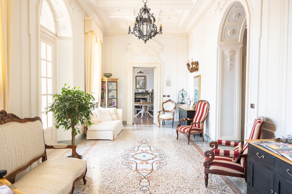 Villa Erre Literary B&B — 4-Star Luxury Hotel in Lanzo Torinese, Italy