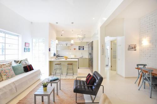 Spacious 3 BR Apartment by HolyGuest — 4-Star Luxury Hotel in Tel Aviv, Israel