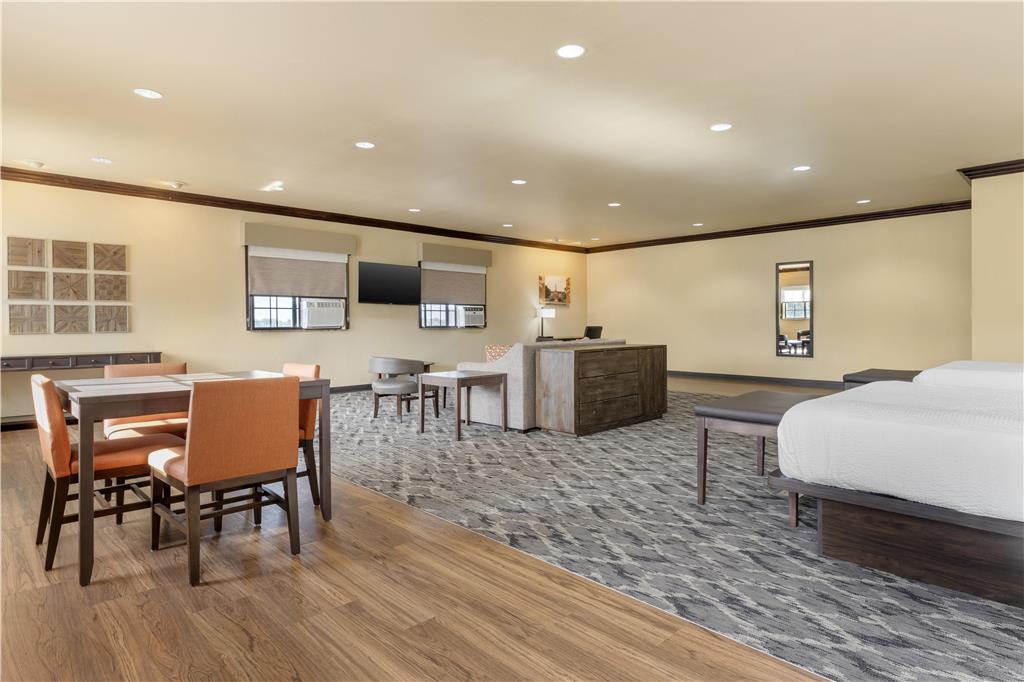 Best Western Plus Cimarron Hotel & Suites - photo 42