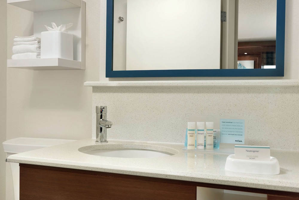 Hampton Inn West Des Moines Lake Drive - photo 19