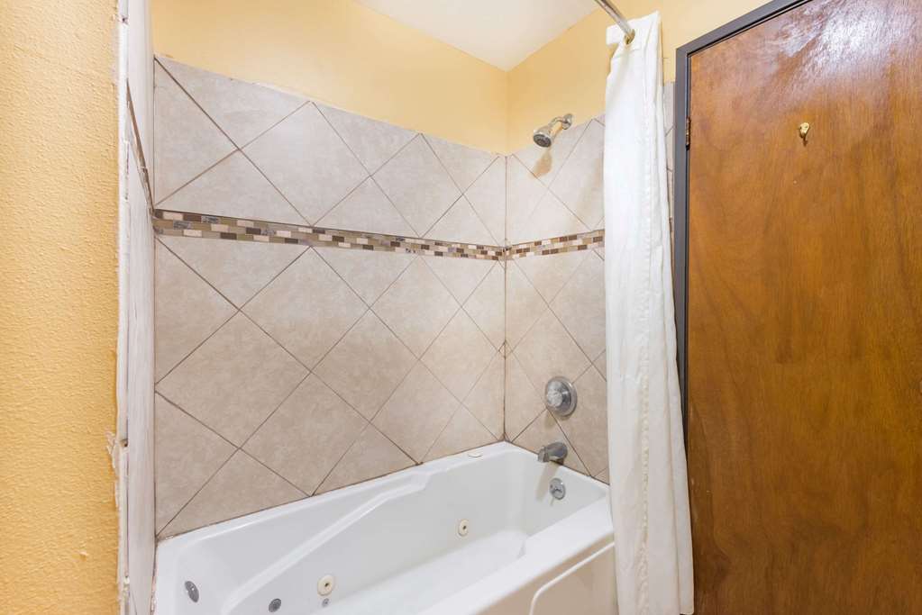 Super 8 by Wyndham Okawville - photo 11