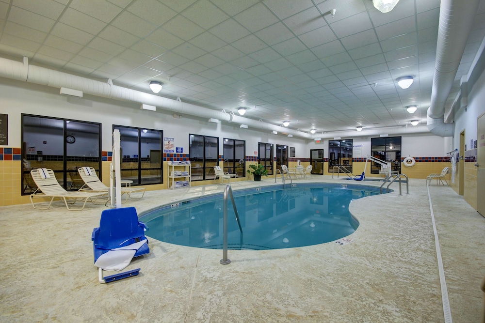 Hampton Inn & Suites Alexandria - photo 26