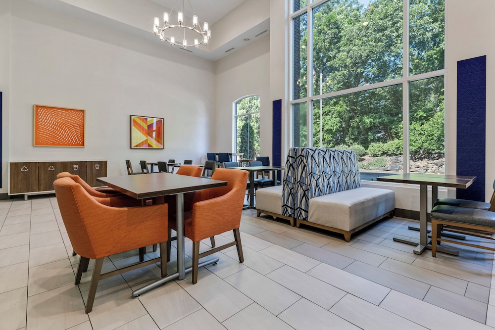 Holiday Inn Express & Suites Starkville by IHG - photo 42