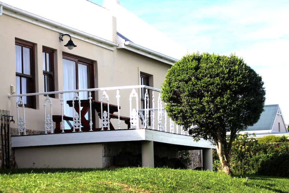 Sunset Cottage Noordhoek — 4-Star Luxury Hotel in Cape Town, South Africa