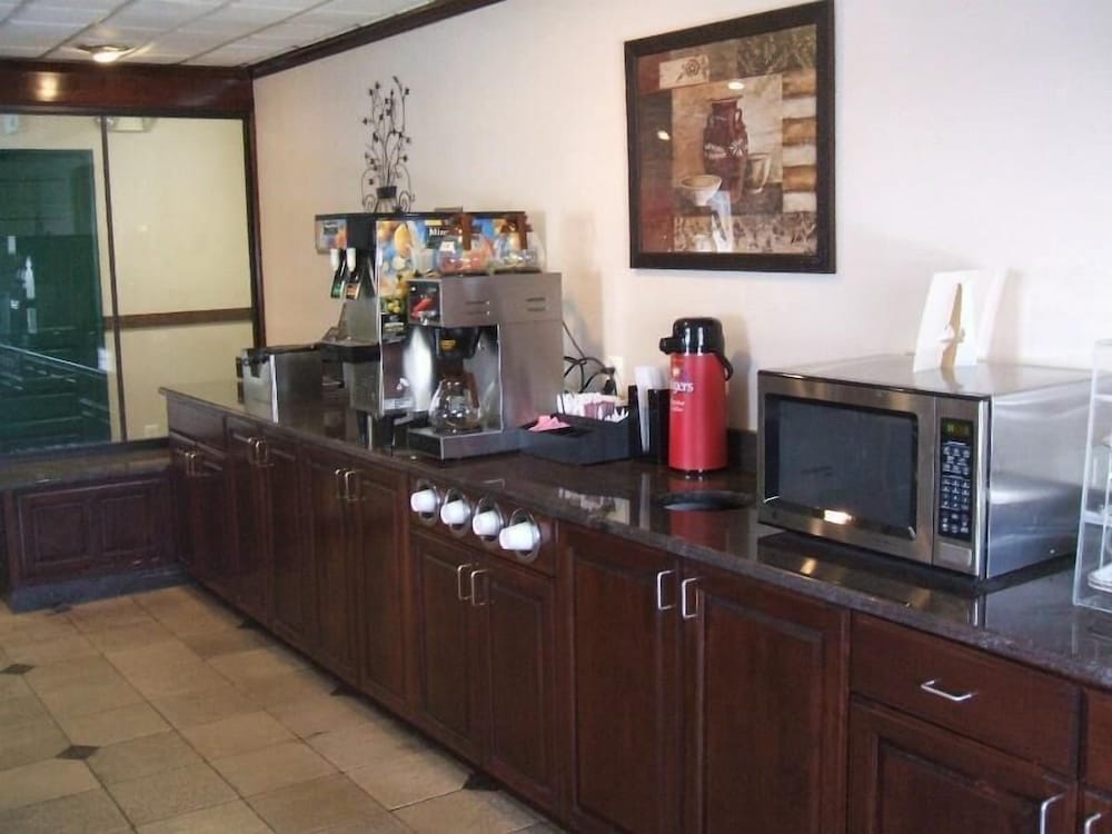 A Victory Hotel Southfield - photo 24
