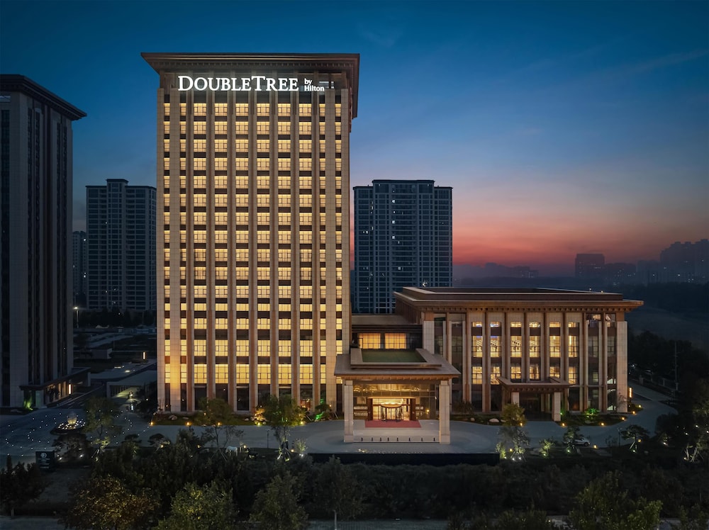 DoubleTree by Hilton Kaifeng — 4-Star Luxury Hotel in Kaifeng, People's Republic of China