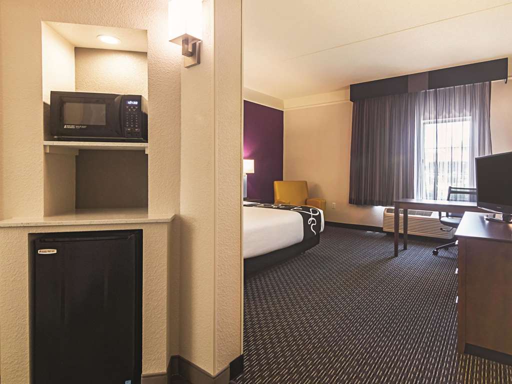 La Quinta Inn & Suites by Wyndham Oklahoma City NW Expwy - photo 27