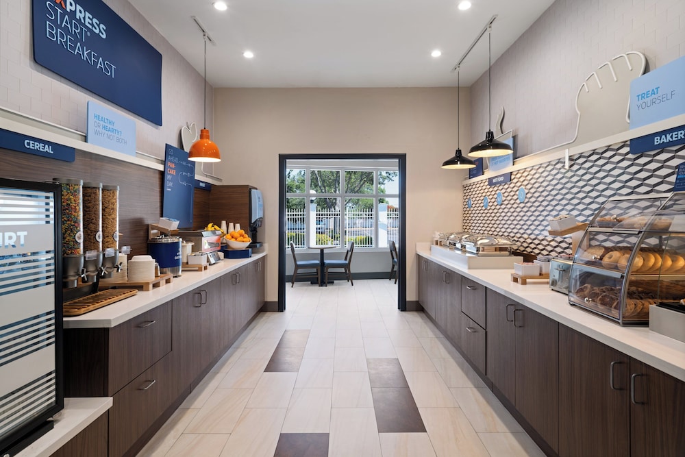 Holiday Inn Express St. Petersburg North by IHG - photo 32