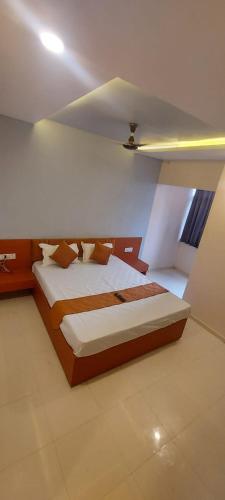Hotel Kapish International Solapur 400 mts from Bus Stand and 500 mtr from railway station in Solapur, India