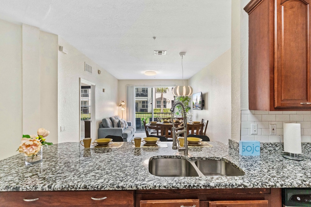 First Floor Vista Cay Condo W free Resort Access - photo 8