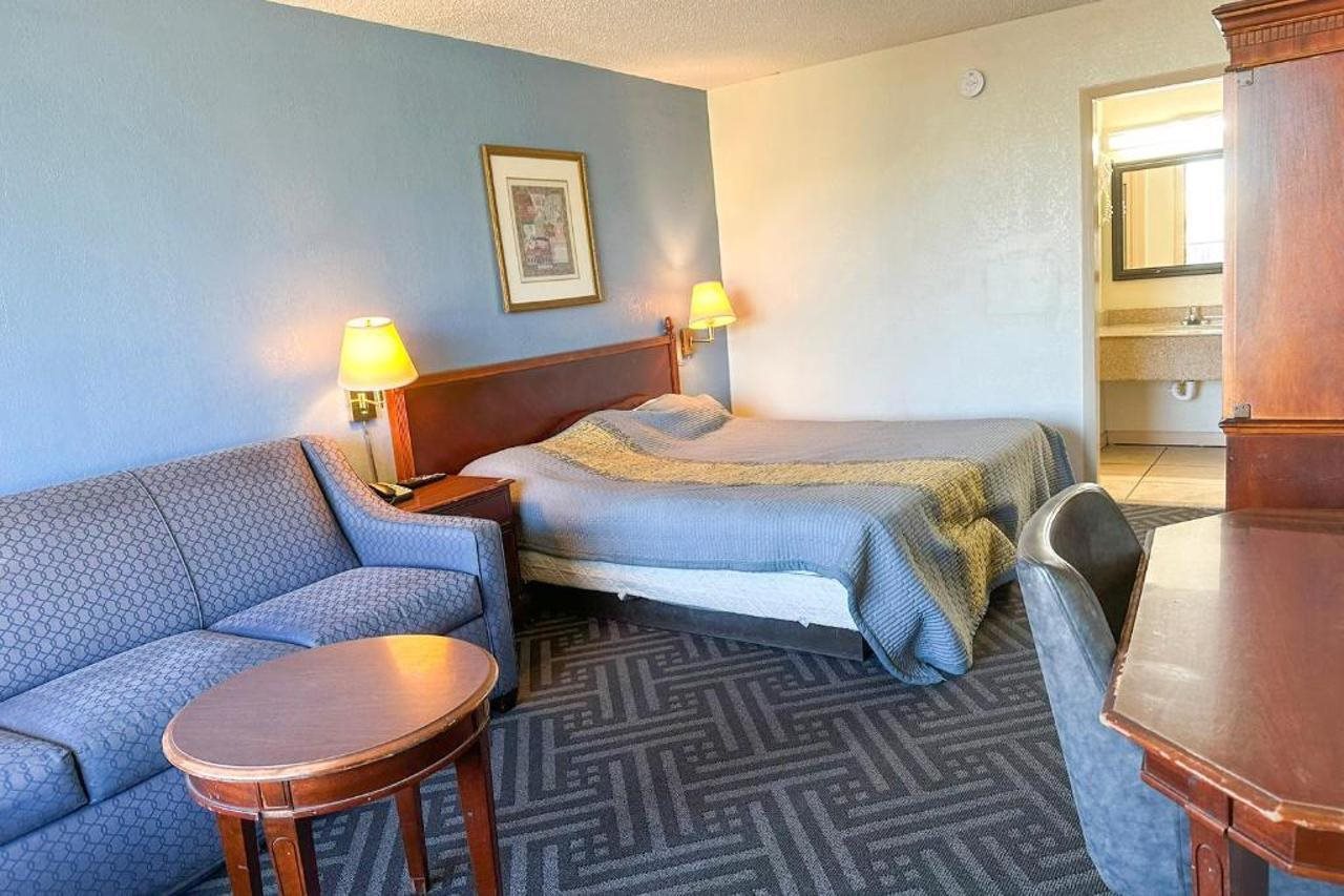 Super Inn Suites By Oyo Milledgeville — Milledgeville