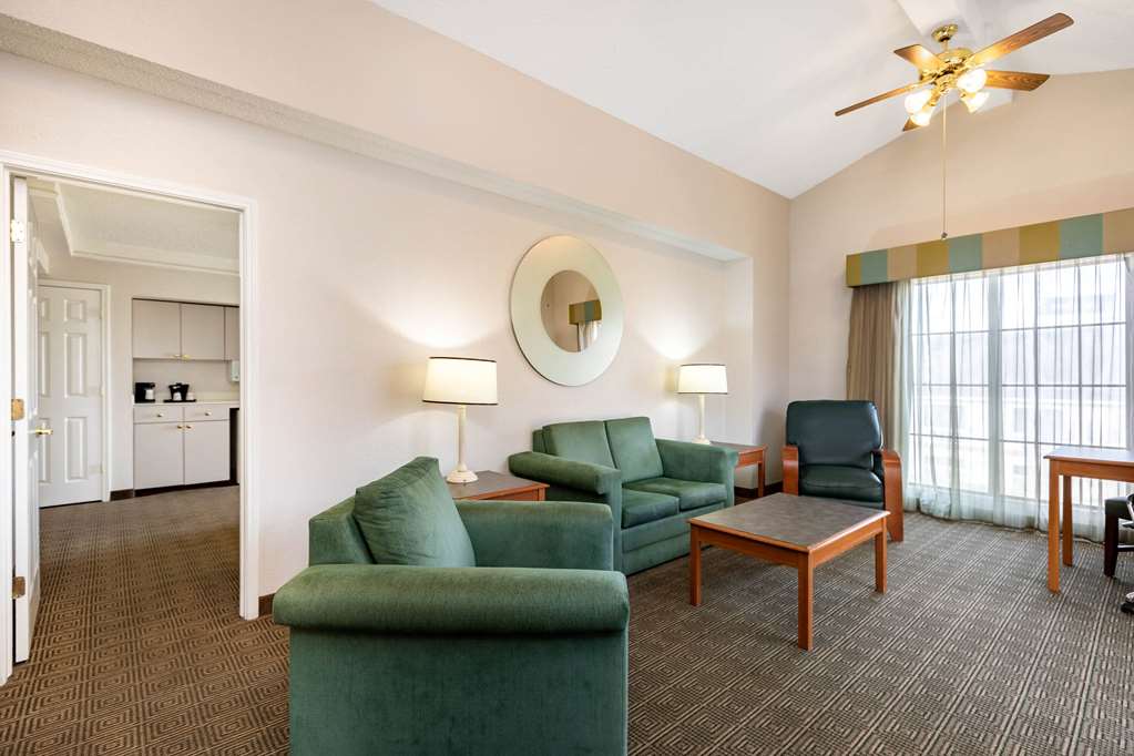 La Quinta Inn by Wyndham El Paso West - photo 19
