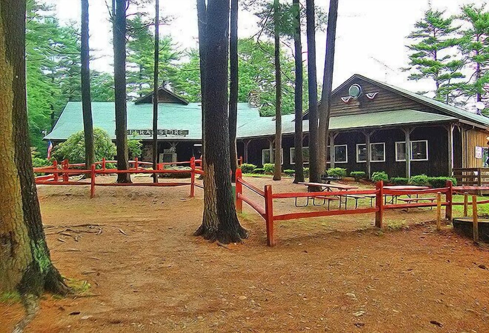 Sturbridge RV Resort - photo 3