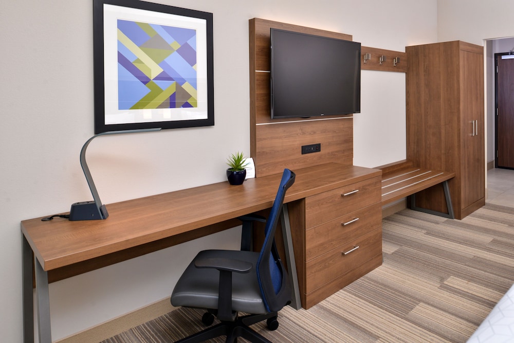 Holiday Inn Express & Suites Moundsville by IHG - photo 9