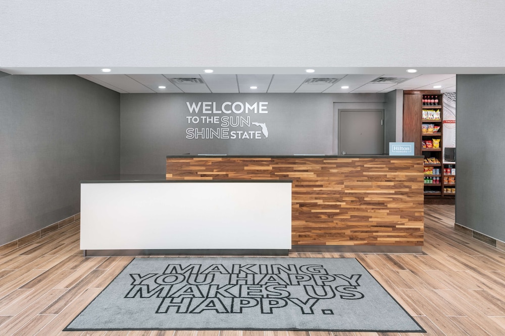 Hampton Inn & Suites Fort Myers Beach Sanibel Gateway - photo 3