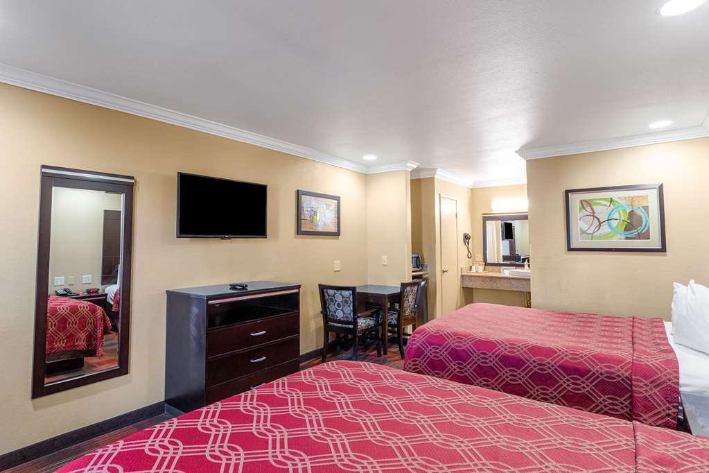 Econo Lodge Inn & Suites Escondido Downtown - photo 18