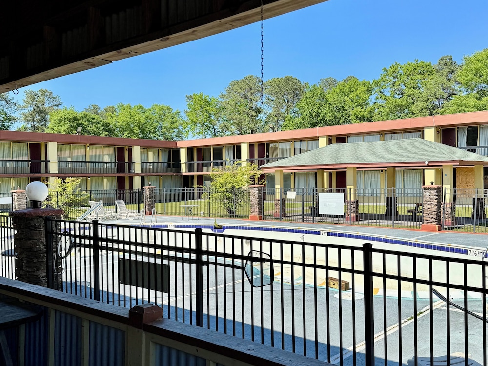 Budgetel Inn Phenix City - photo 54