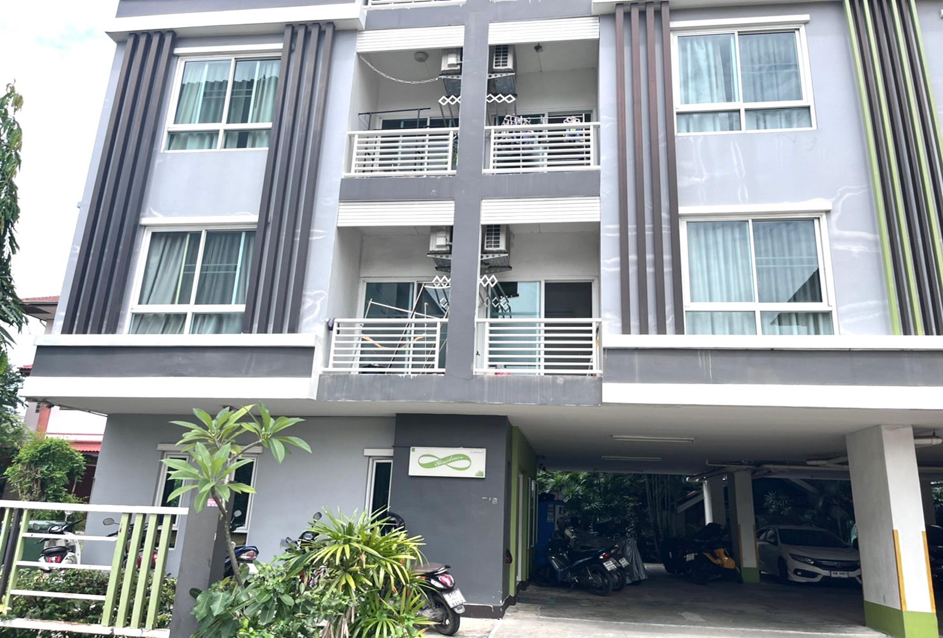 8 Resident