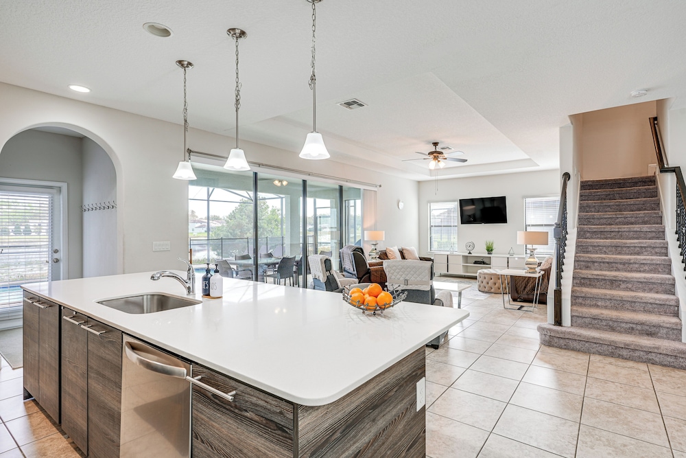 Resort Home in Haines City Screened Lanai Pool - photo 7
