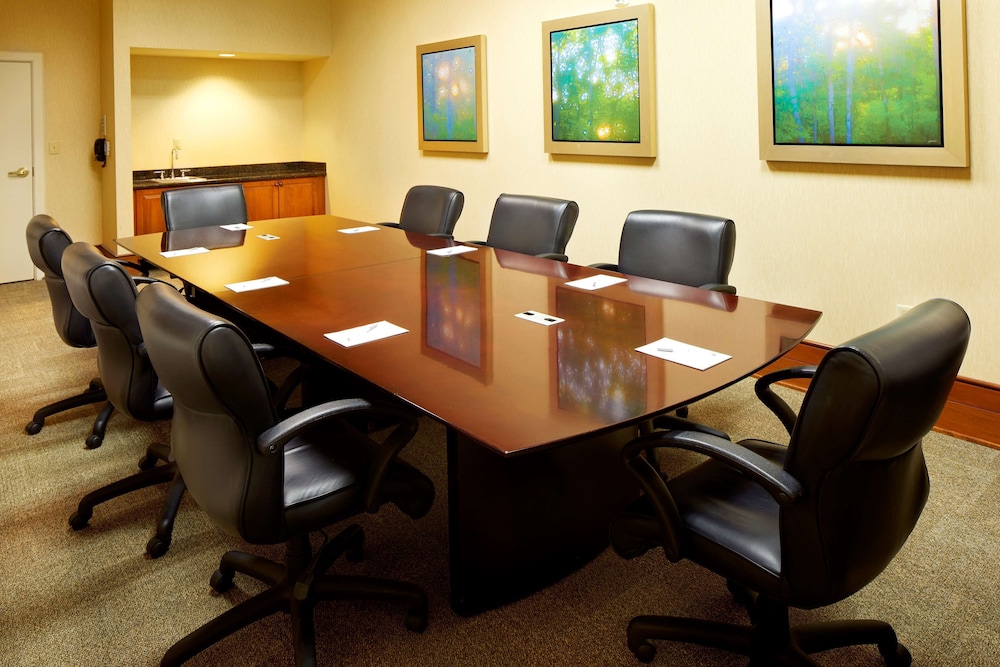 Hampton Inn & Suites Savannah Midtown - photo 25