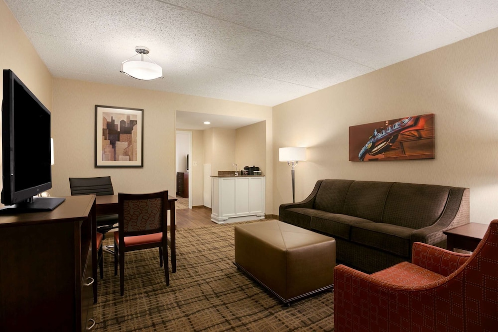Embassy Suites by Hilton Cleveland Beachwood - photo 11