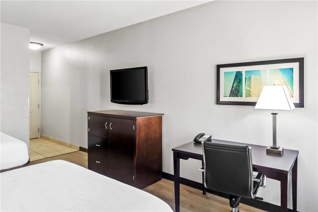 La Quinta Inn & Suites by Wyndham Houston Energy Corridor - photo 14