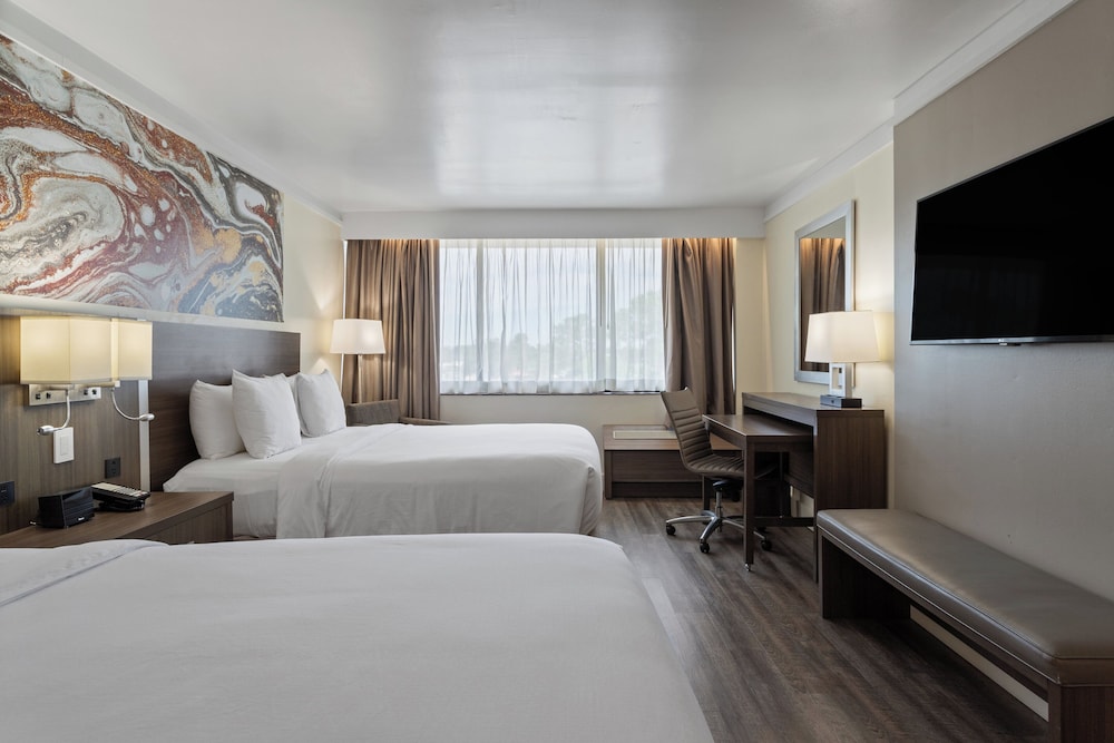 Crowne Plaza Executive Center Baton Rouge by IHG - photo 20