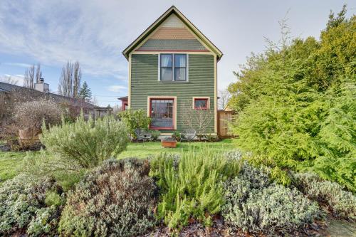Bright Bellingham Home With Fire Pit 1 Mi To Beach 22010221 — Bellingham