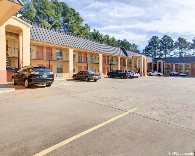 Econo Lodge Marshall - photo 22
