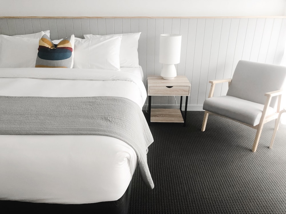 Eight Spence — hotel in Warrnambool