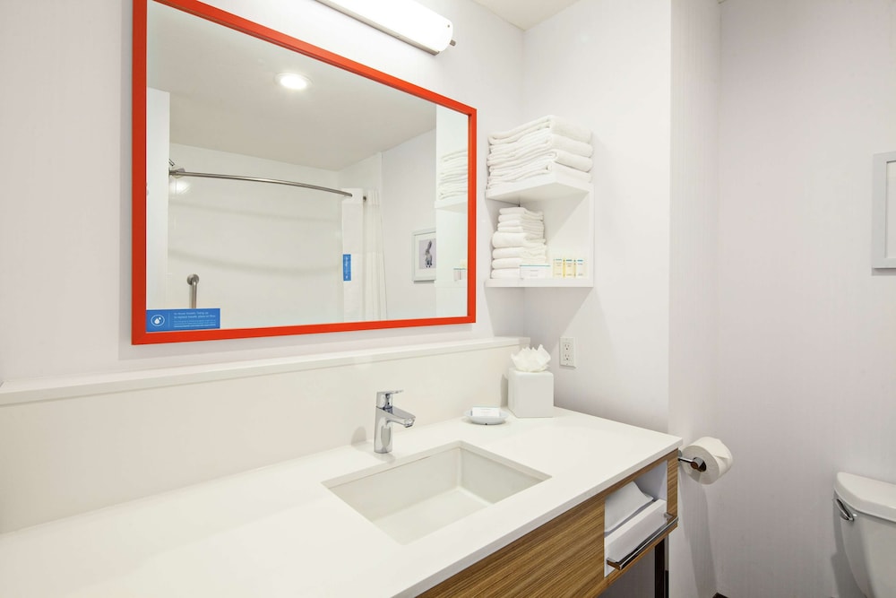 Hampton Inn & Suites Chino Hills - photo 16