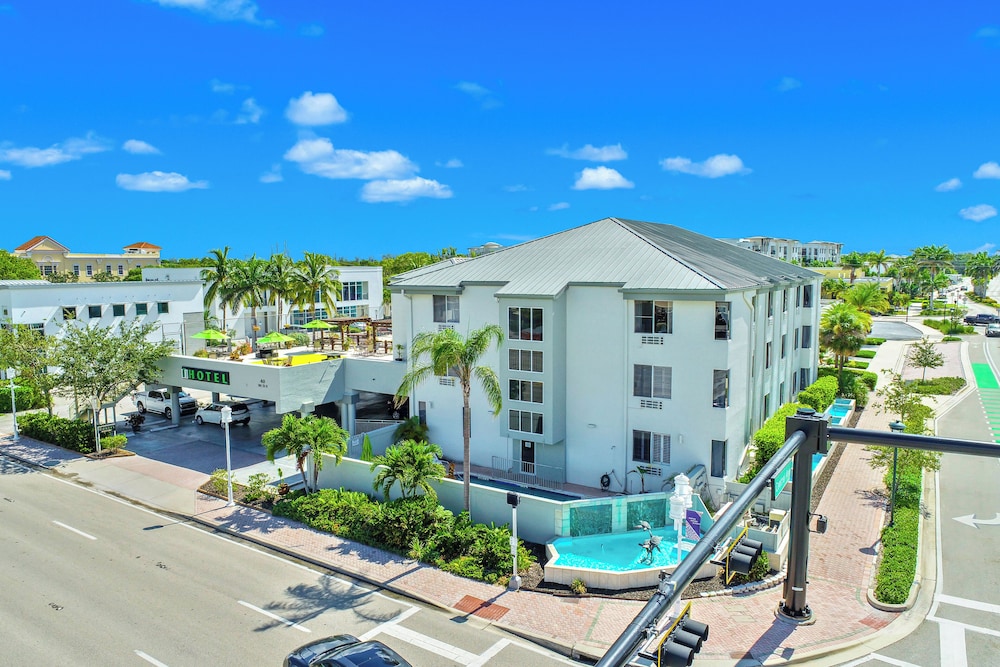 Naples Park Central Hotel - last minute hotel in Naples