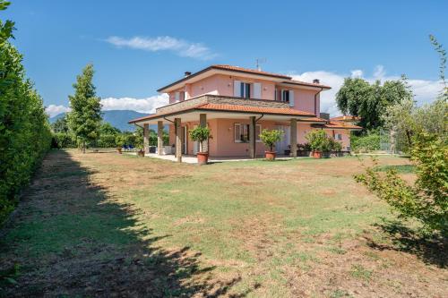 Villa Angela — 4-Star Luxury Hotel in Capannori, Italy