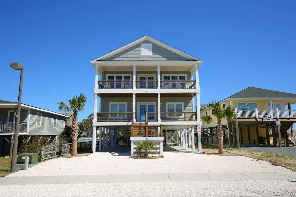 Absolute Paradise 5 Bedroom Home by RedAwning — 4-Star Luxury Hotel in Shallotte, United States