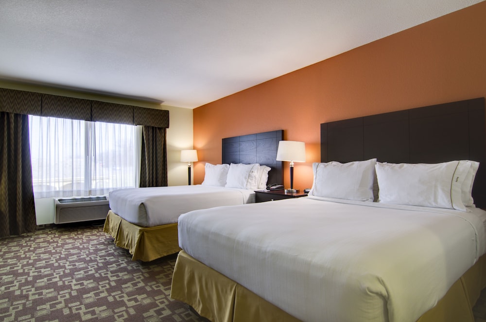 Holiday Inn Express Hotel & Stes Kansas City Sports Complex by IHG - photo 11