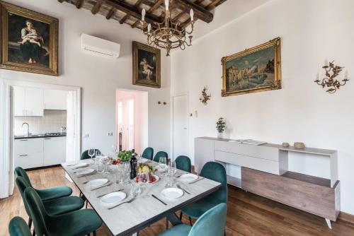 The Best Rent Spacious multi room apartment on Via Cavour — 4-Star Luxury Hotel in Rome, Italy