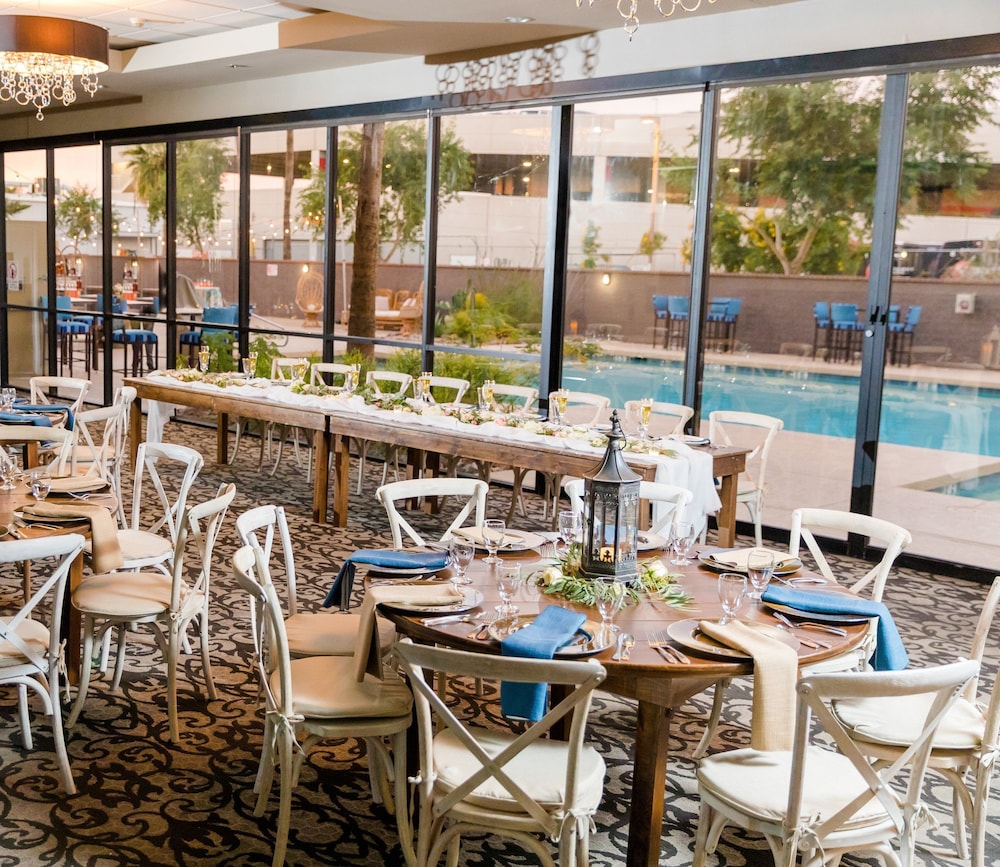 Crowne Plaza Phoenix Airport PHX by IHG - photo 41
