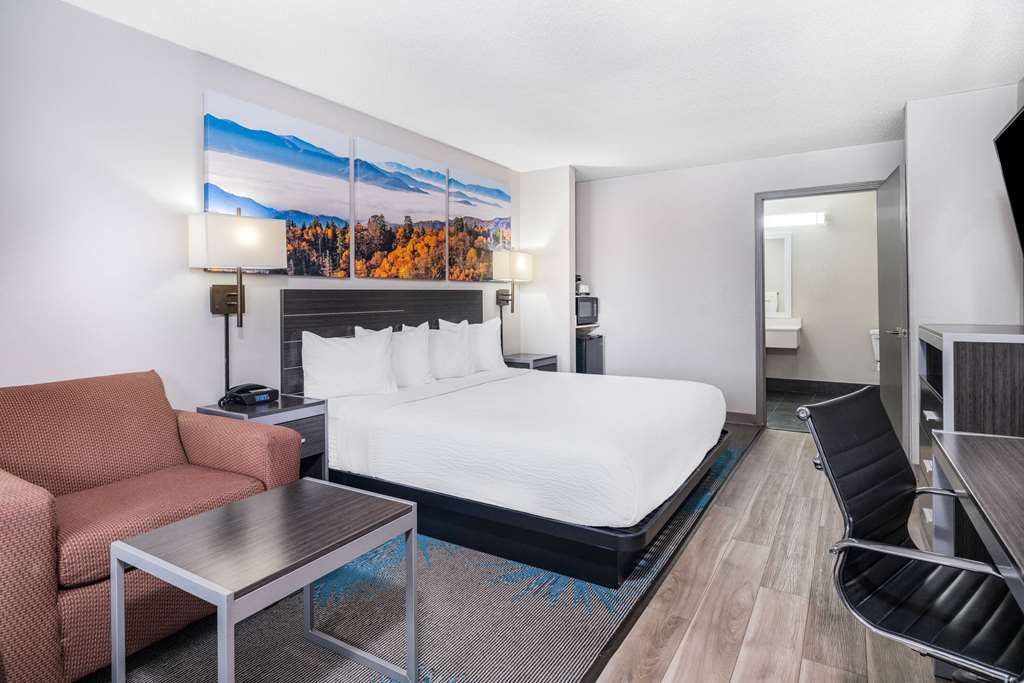 Days Inn by Wyndham Hamilton - photo 11