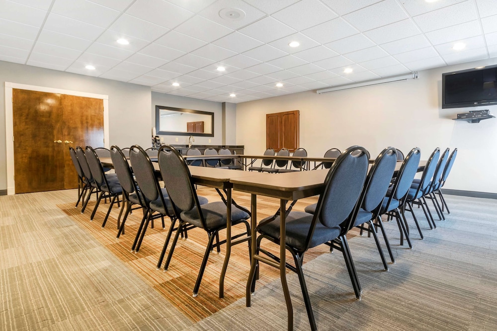 Hampton Inn Richmond - photo 24
