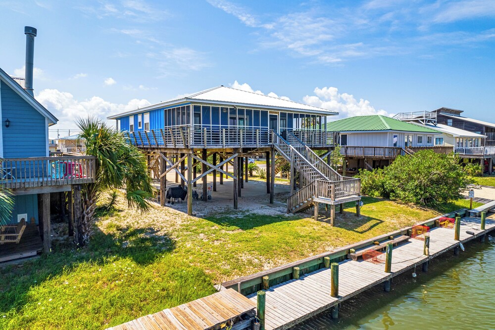 Waterfront Dauphin Island Home with Deck and Boat Dock — 4-Star Luxury Hotel in Dauphin Island, United States