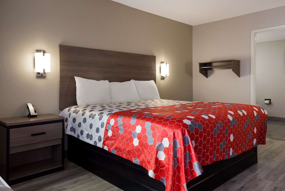 Econo Lodge Mobile Airport Blvd. - photo 17