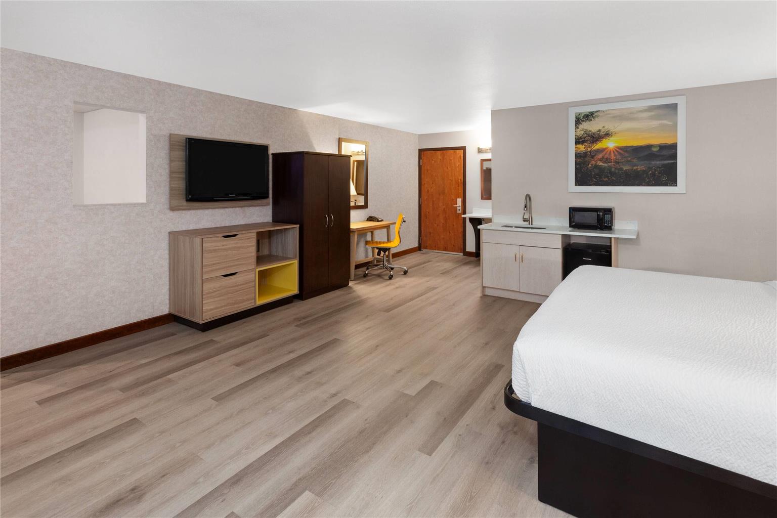 Days Inn & Suites by Wyndham Spokane Airport Airway Heights - photo 17