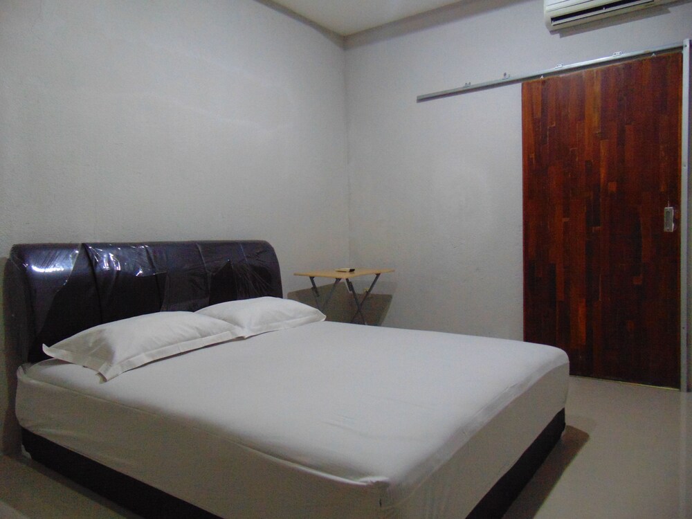 Room 868