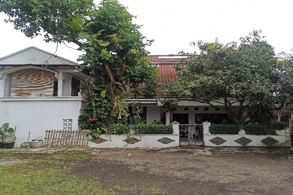 OYO Life 91339 Pondok Kost Aulia Syariah in Garut, Indonesia