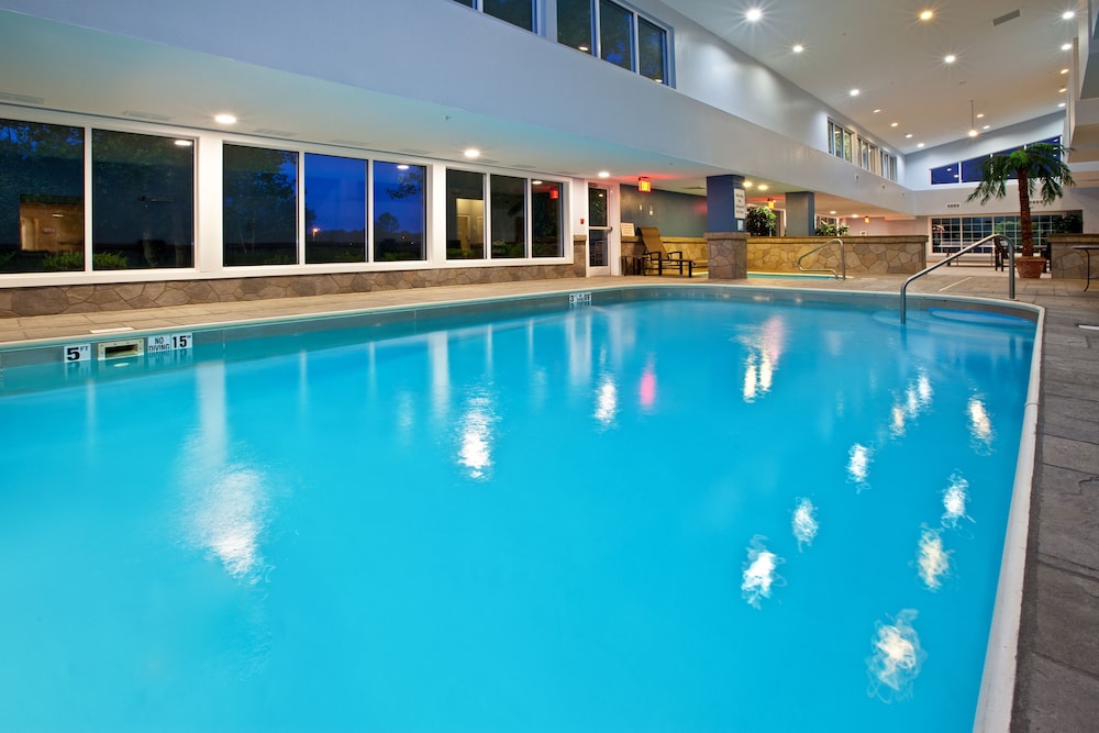 Holiday Inn Express Hotel & Suites Bedford by IHG - photo 16
