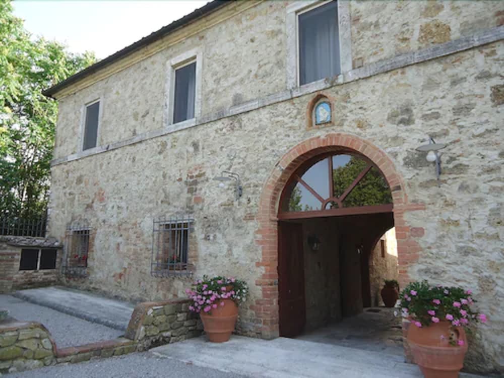 Podere La Chiusella — 4-Star Luxury Hotel in Rapolano Terme, Italy