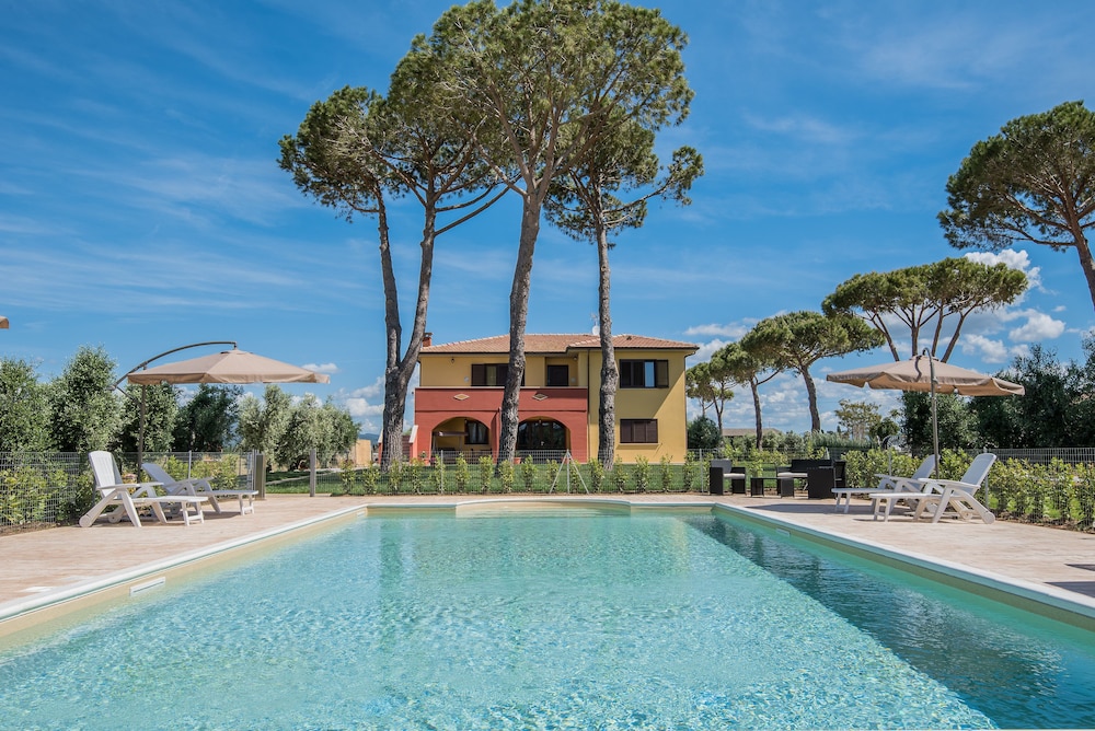 Agriturismo Podere Nonno Gino — 4-Star Luxury Hotel in Piombino, Italy