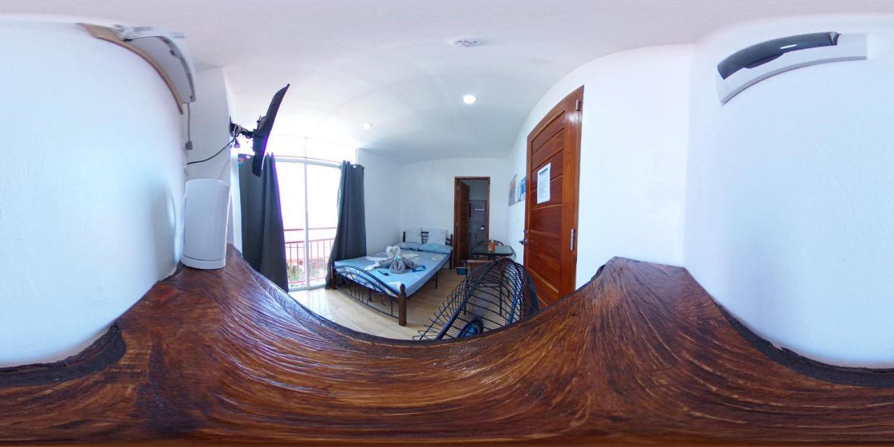 Strandhaus Condotel in Moalboal, Philippines