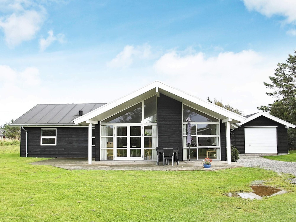 8 person holiday home in Hjørring By Traum — 4-Star Luxury Hotel in Hjorring, Denmark