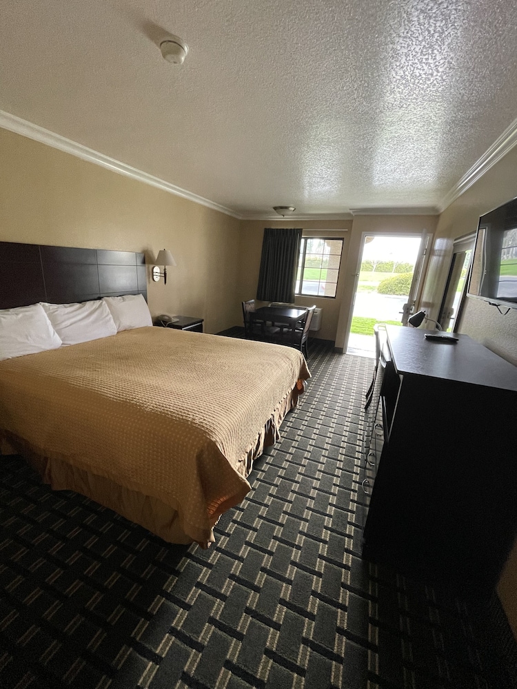 Chino Motel - photo 10